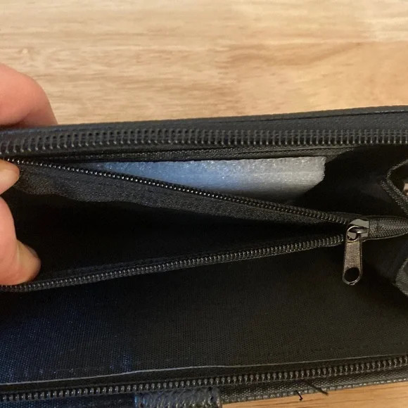 🌷5/$25 Stone Mountain Accessories Black Wallet with Snap Closure - Picture 5 of 6